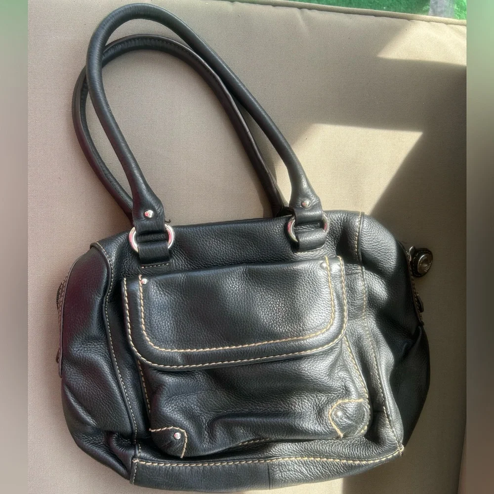 Black handbag purse, Tignanello w/ their iconic lining and multiple compartments - Picture 1 of 10